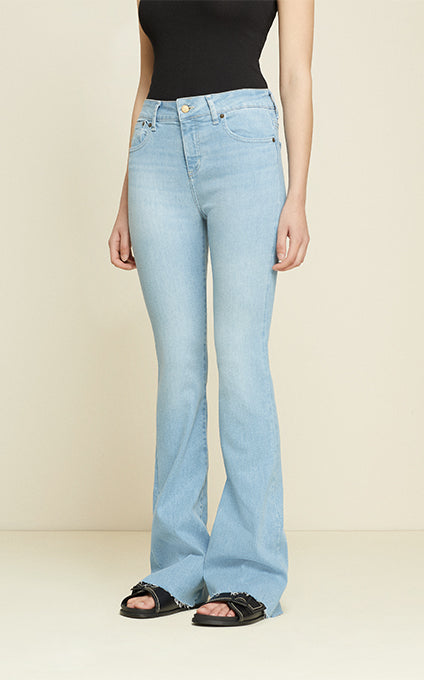 Lois-W-FG_0018_20230706_LOIS JEANS30 2384�RAVAL EDGE�7223�HYPERSOFT VALENCIA0144.jpg__PID:522471be-f729-4200-98db-06724a82df40