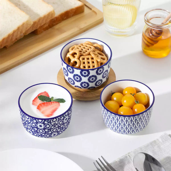 Ensemble de 6 bols ramequin Selene – Ramequins en porcelaine 6oz avec fraises, mini tomates, biscuits et miel, parfaits pour desserts et service