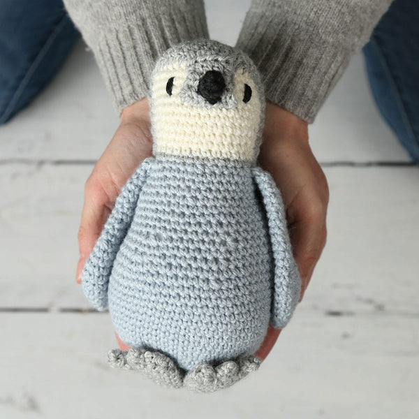 Kit de crochet : Pablo le pingouin – Cuddly Kits