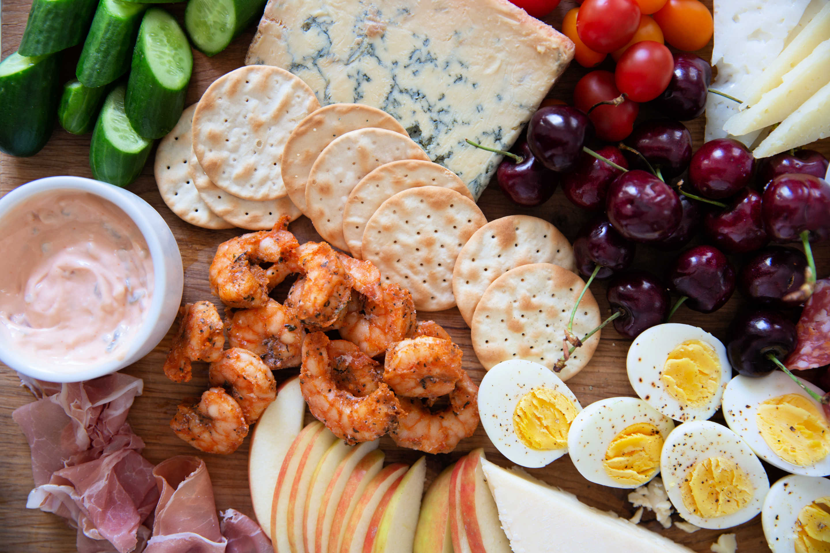 How To Make A Shrimp Charcuterie Board - Easy Cheese Board Ideas ...