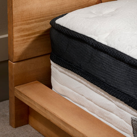 corner detail of a sleepsoul mattress showing the pillow top technology