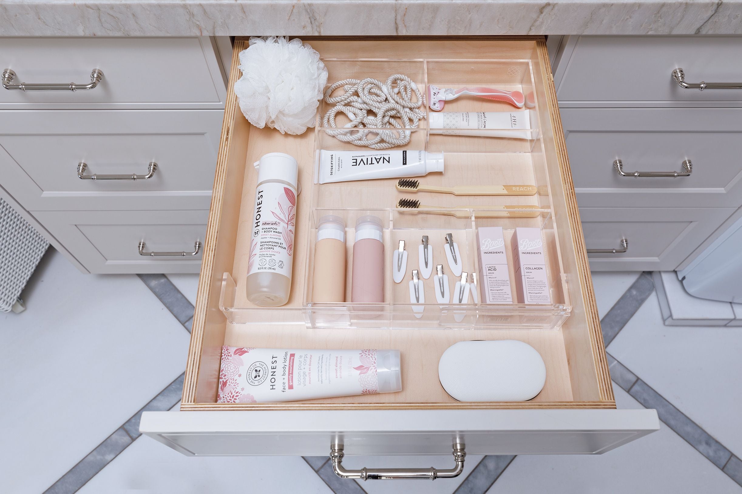 Expandable Bathroom Organizer - Salt by Sabrina product image