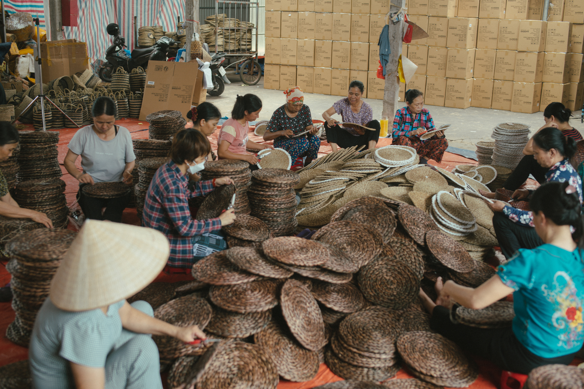 artisans-from-Kim-Son-handmade-wholesale