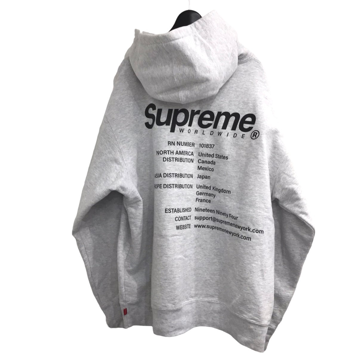 「Worldwide Hooded Sweatshirt」パーカー