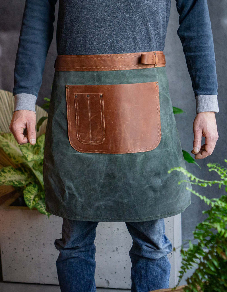 Waxed Canvas Half Apron | Apron With Leather Pockets And Straps | Fait main by Fashion Racing