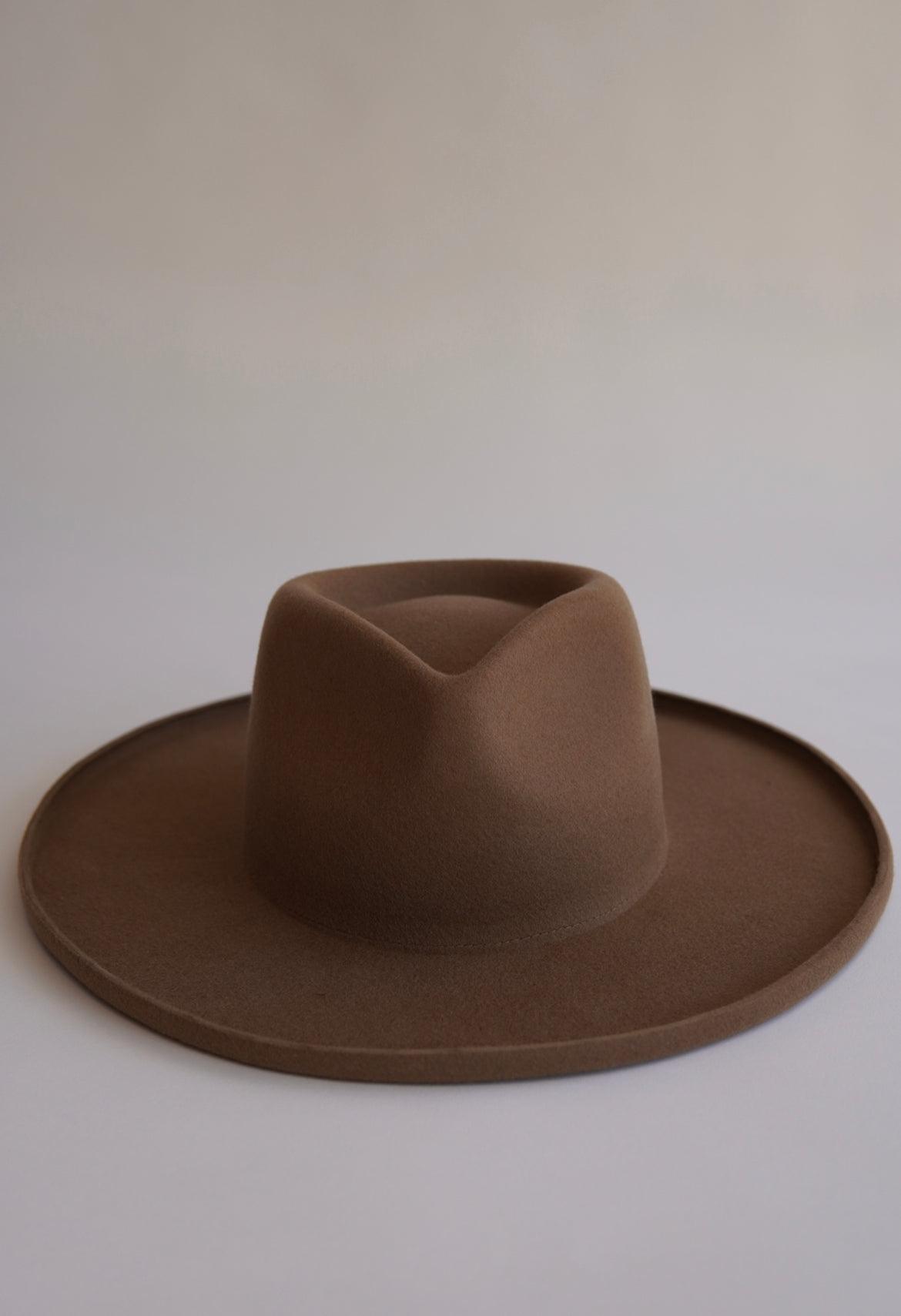 wide brim desert hat