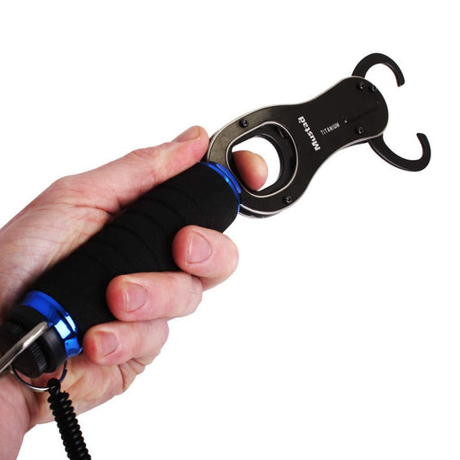 MUSTAD MT047 Floating Plastic Lip Grip With Wrist Loop: Tools