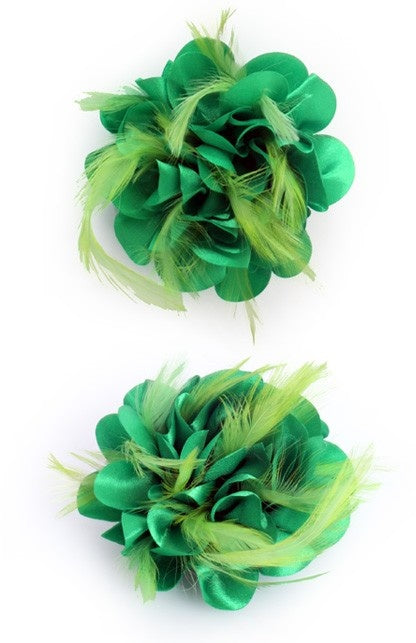 Originele haarclip met groene zijden bloem met veertjes