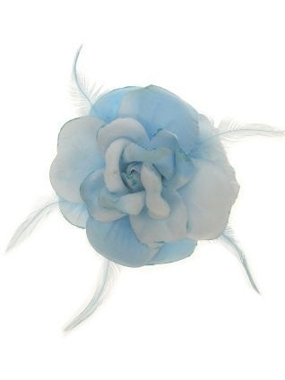Blauwe bloem als kleding corsage