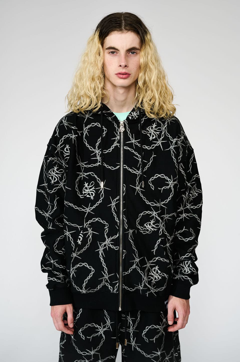 CROSS CHAIN EMBROIDERY ZIP HOODIE