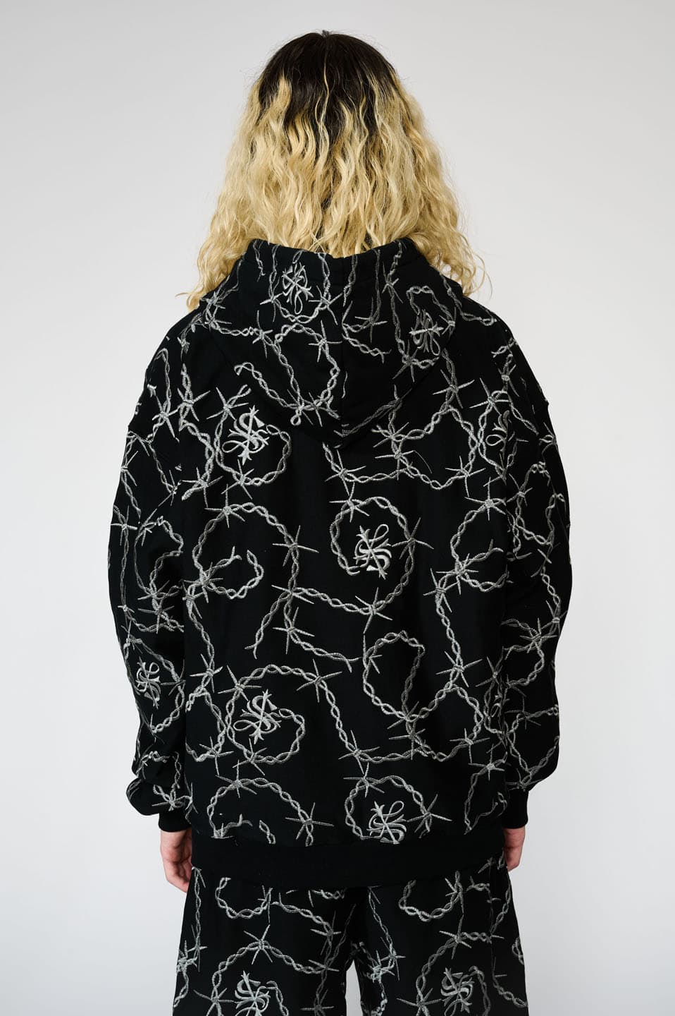 CROSS CHAIN EMBROIDERY ZIP HOODIE