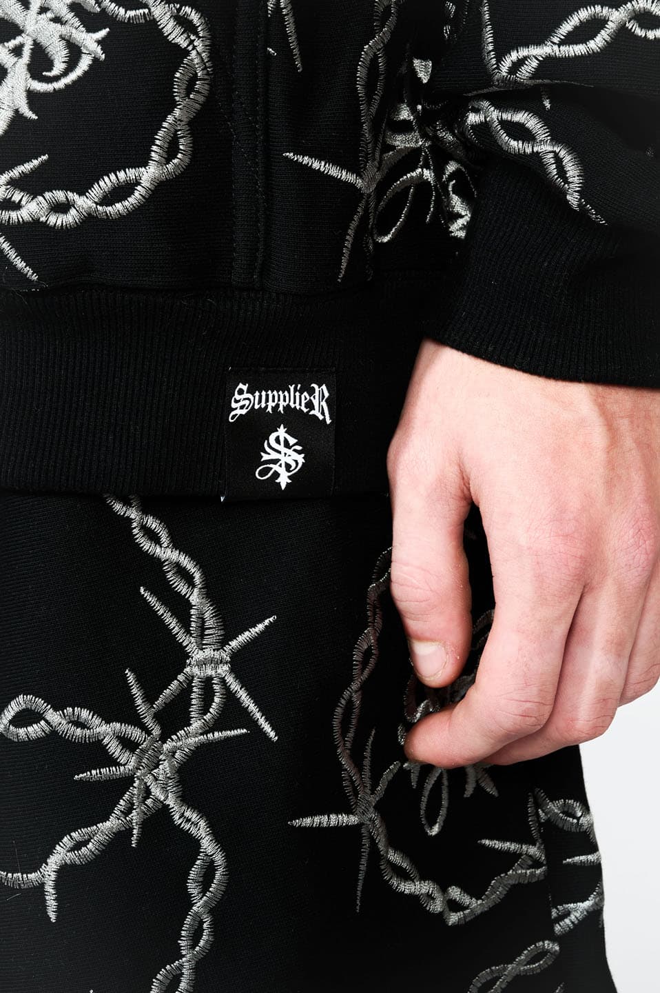 CROSS CHAIN EMBROIDERY ZIP HOODIE