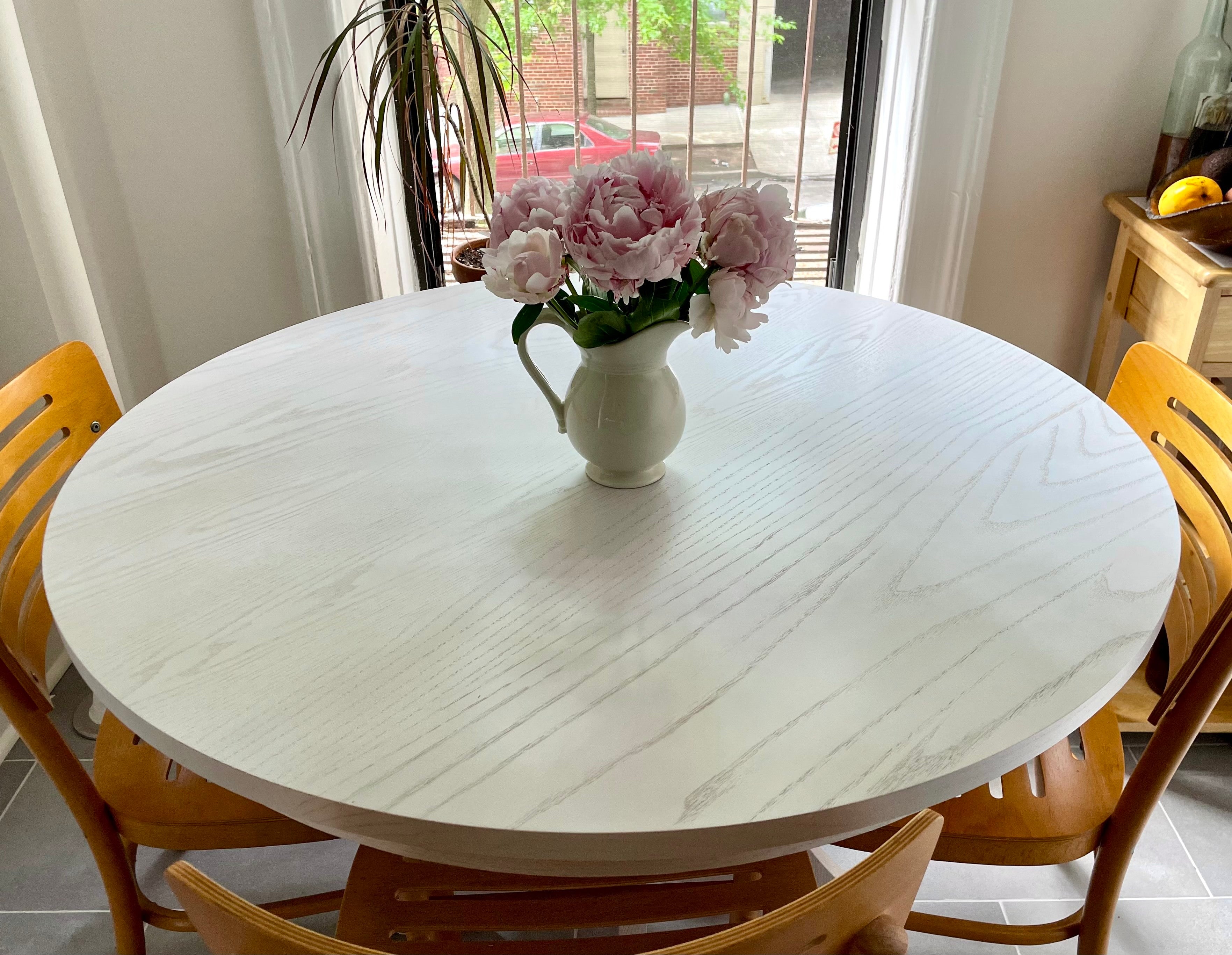 Hampton Round Pedestal Table in Ivory Oak/ Vermont Woods Studios