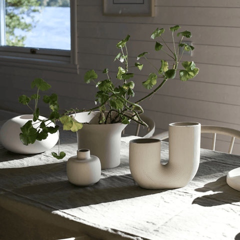 Moderne Vasen in außergewöhnlichen Formen von Storefactory