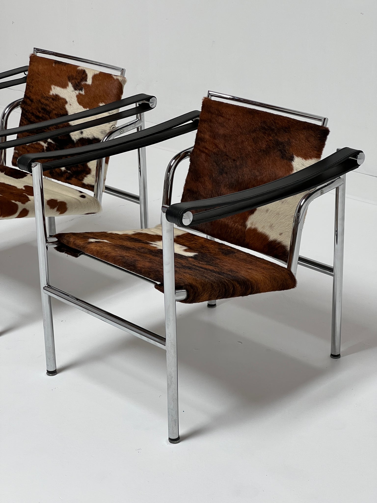 cowhide sling chair