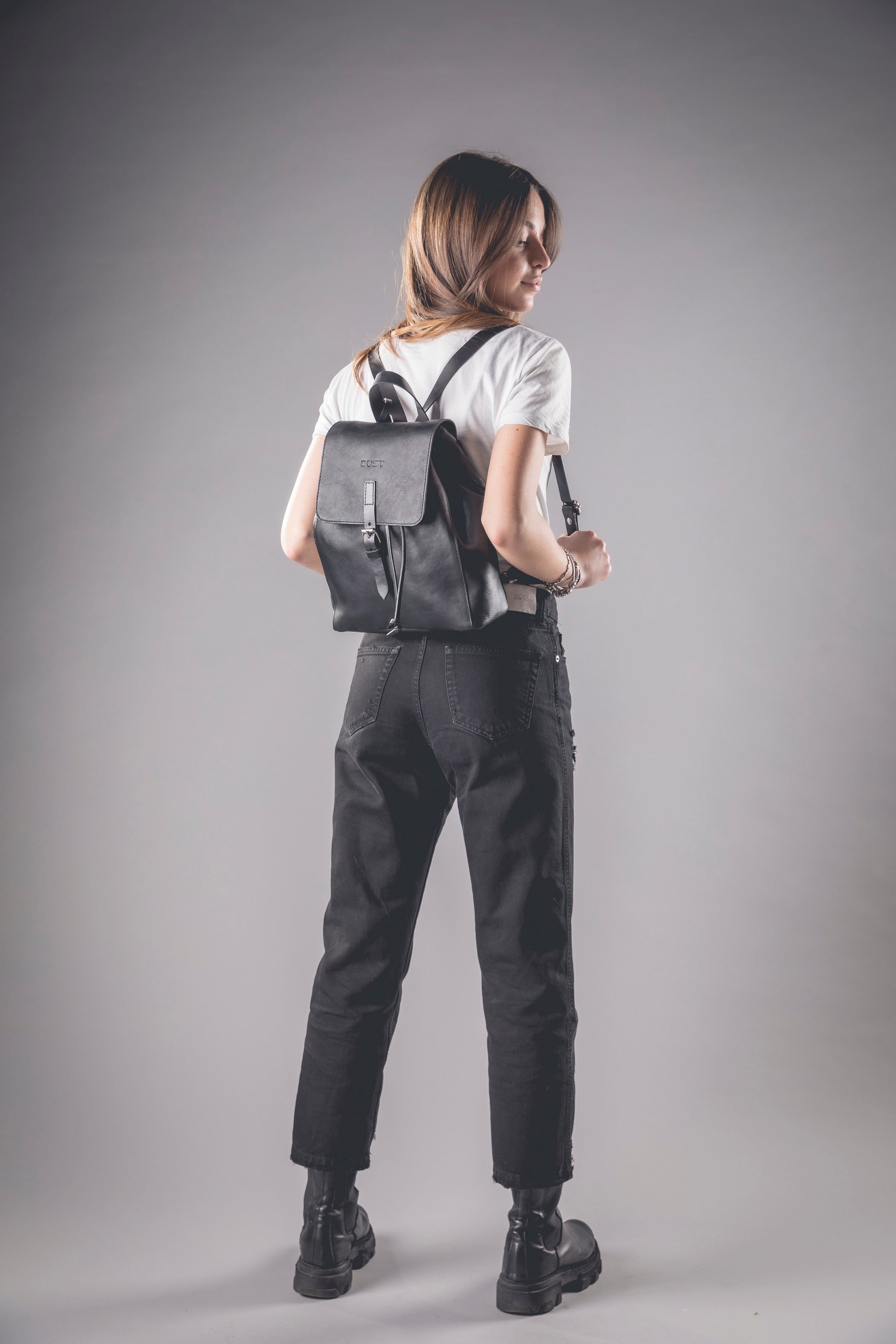 Mod 261 Black - Vegetable-Tanned Leather Backpack