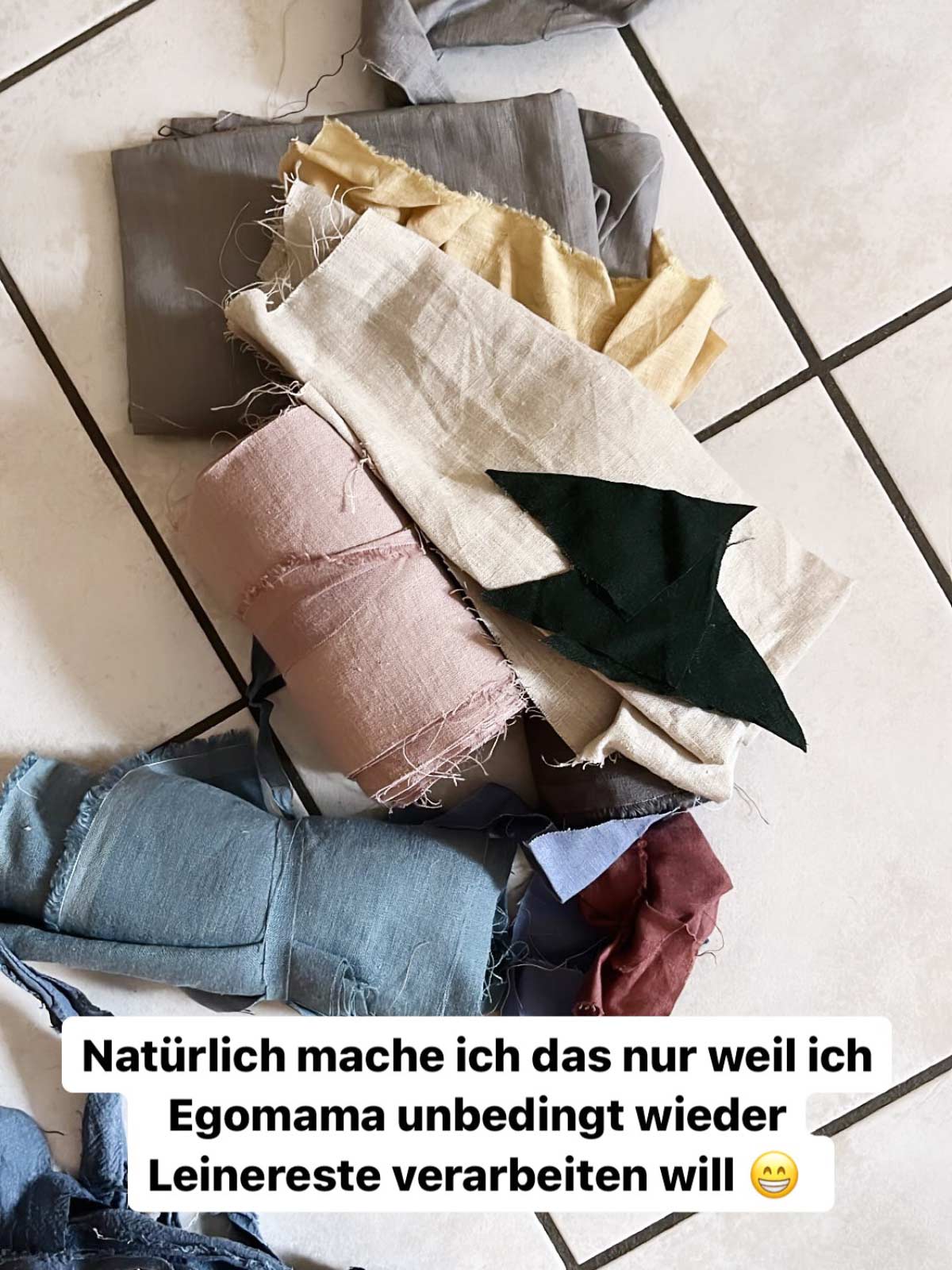 Leinenreste für einen Weihnachtsstrumpf nach Halfbird Vorlage