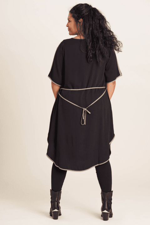 Studio Lydia Dress | Plus size | Sort kjole med bånd i cool khaki