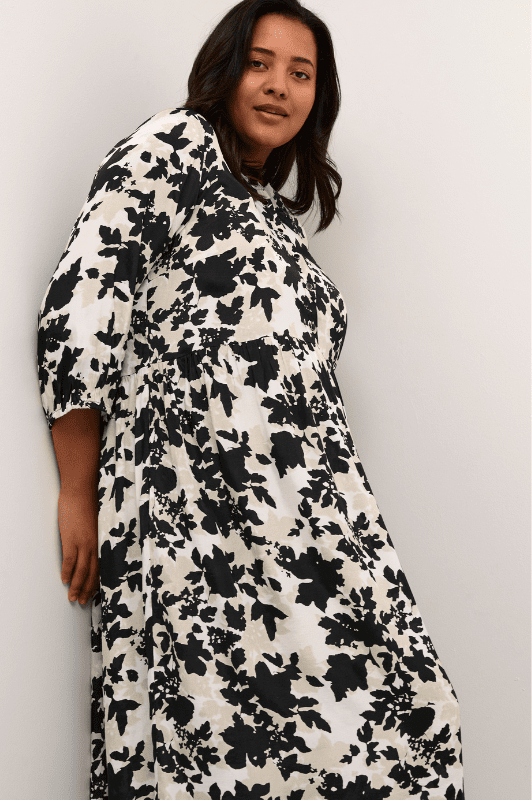 Marie Dress | Plus size | Kjole med blomster print i sort/hvid