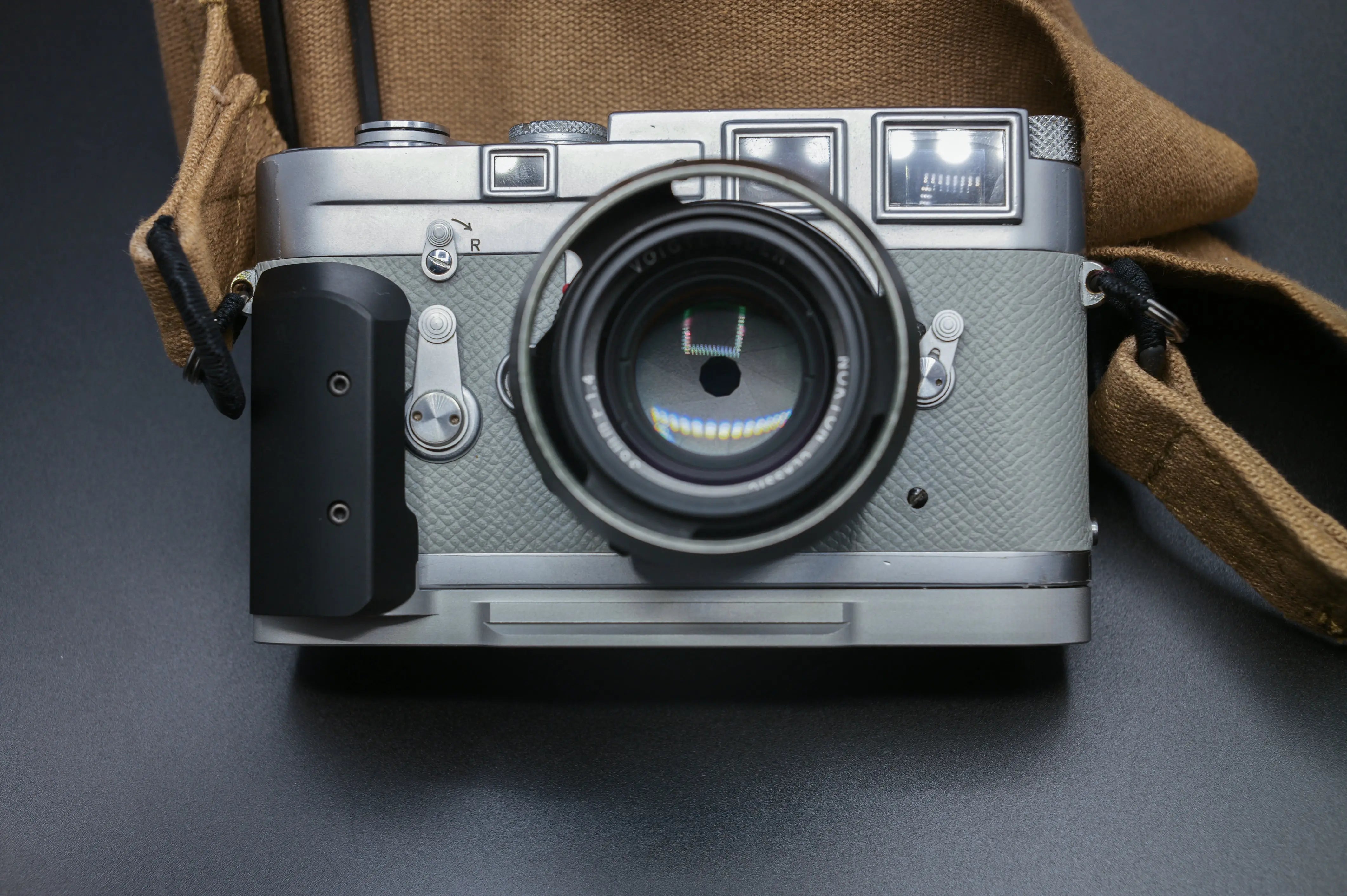 IDS modular grip for Leica Film M cameras – IDS initial design studio