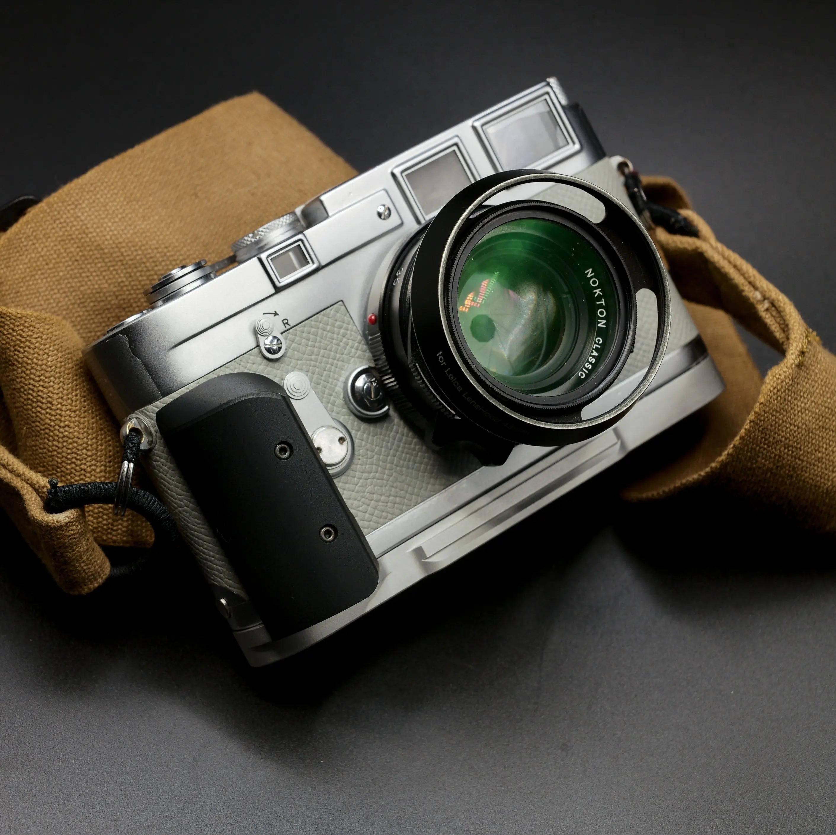 IDS modular grip for Leica Film M cameras – IDS initial design studio