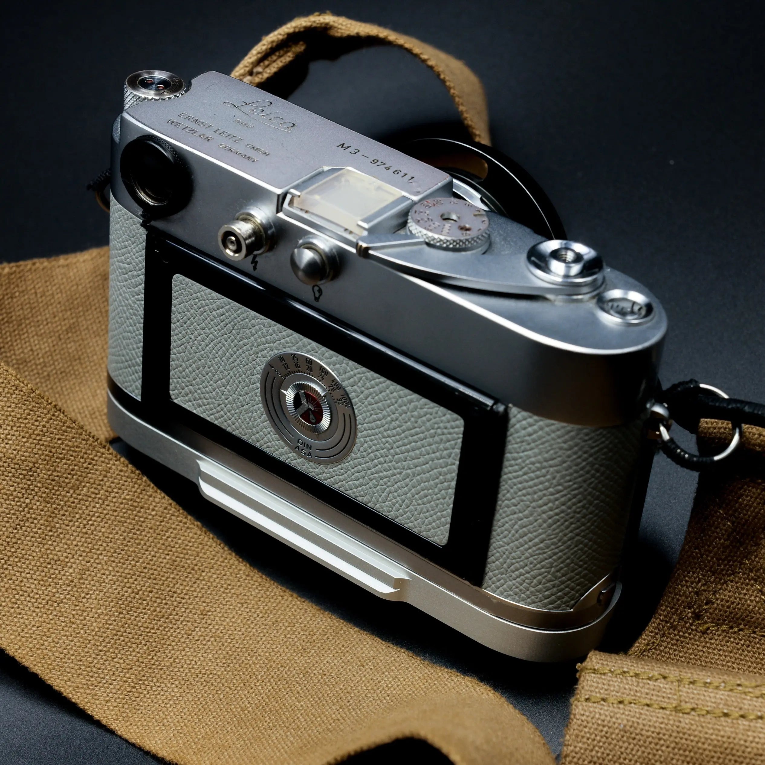 IDS modular grip for Leica Film M cameras – IDS initial design studio