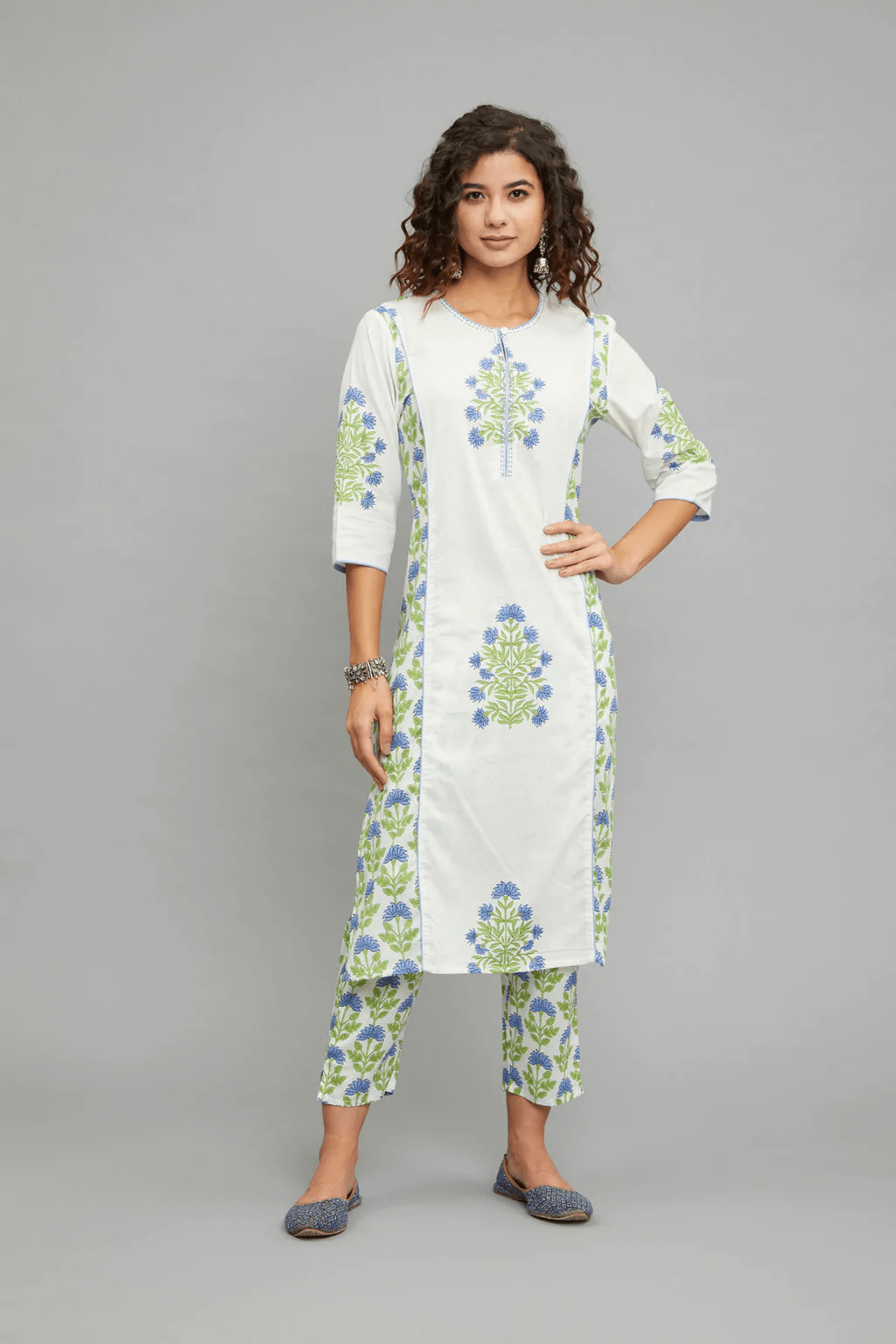 Kurti + boyfriend jeans | Desi fashion casual, Stylish kurtis design,  Casual indian fashion