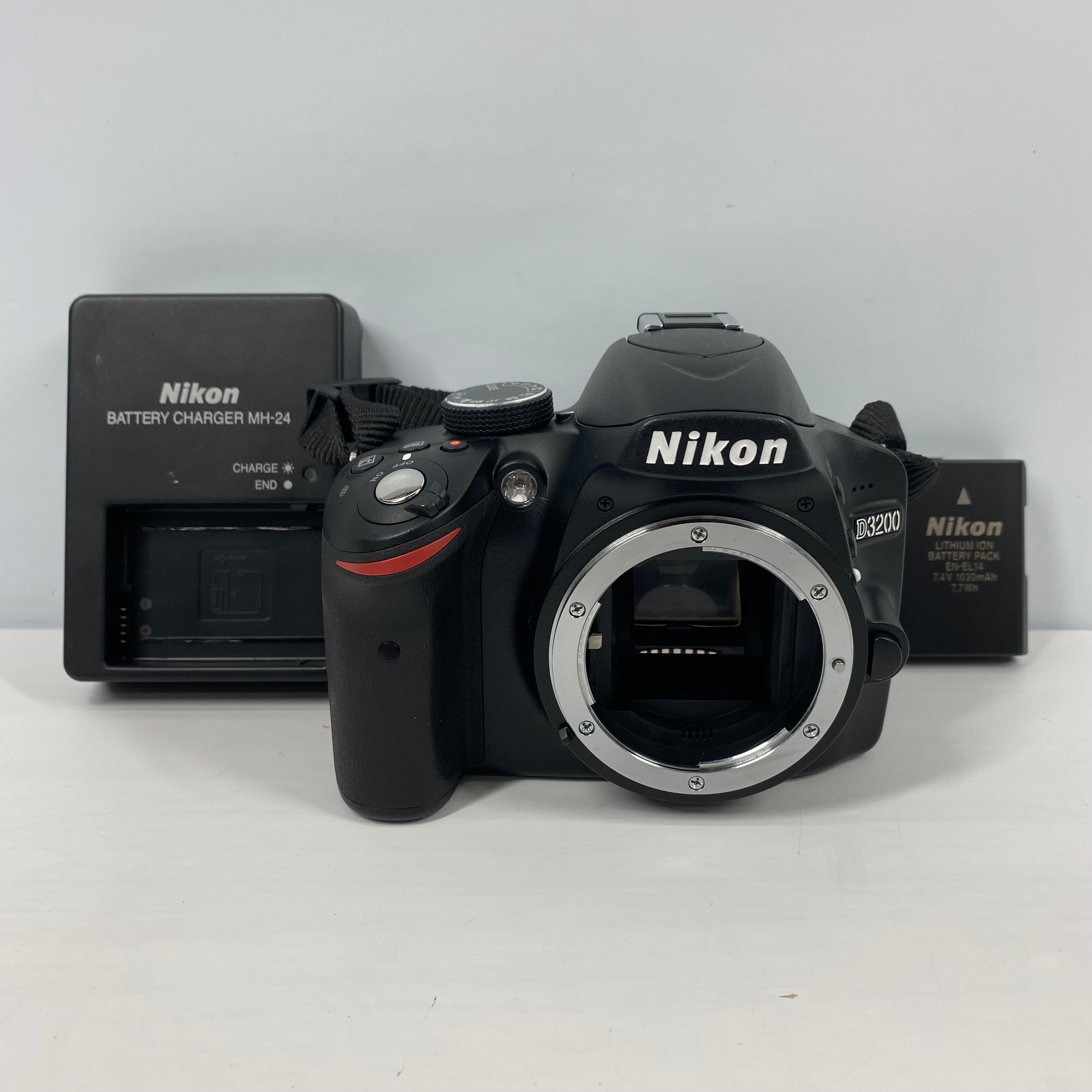 Nikon D3200 24.2MP Digital SLR DSLR Camera 802 Shutter Count Body Only