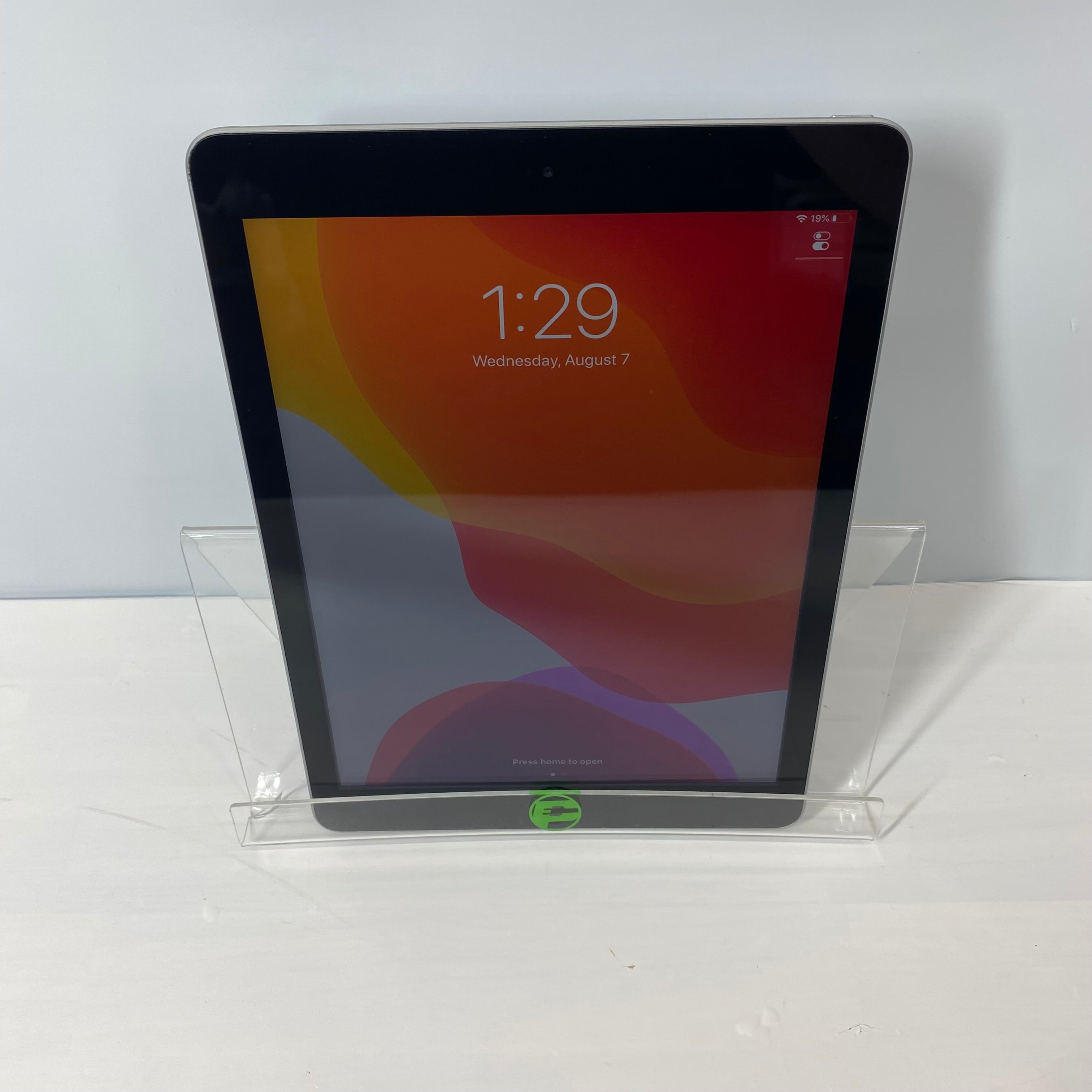 WiFi Only Apple iPad 5th Gen 128GB 13.5.1 Space Gray MP2H2LL/A