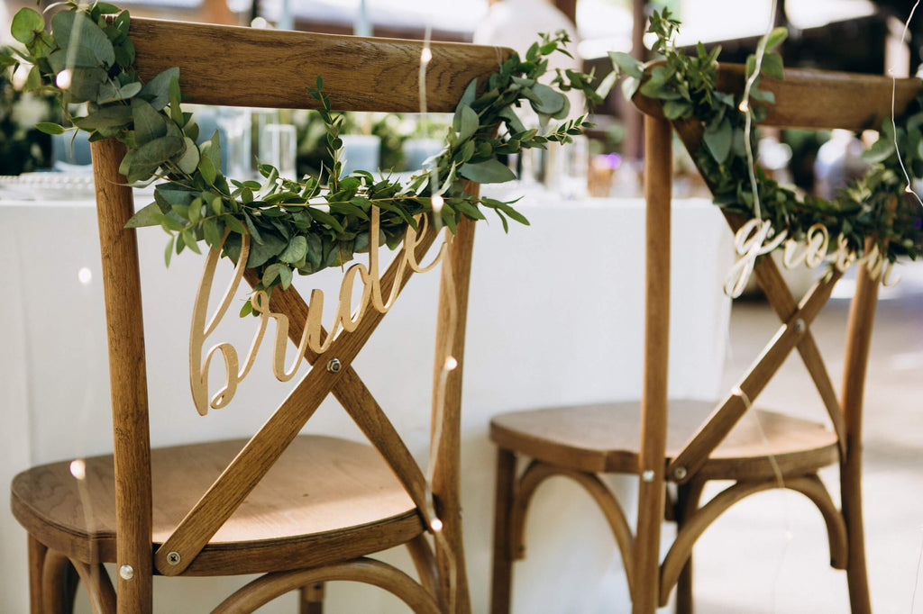 rustic wedding decor ideas bride and groom chairs