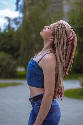 beautiful-blond-hair-european-box-braids-woman-girl-long-braids-rasta-zoepfe-rastalocken