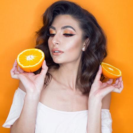 attractive-woman-orange-health-gesundheit-vitamine-haarausfall-ursachen