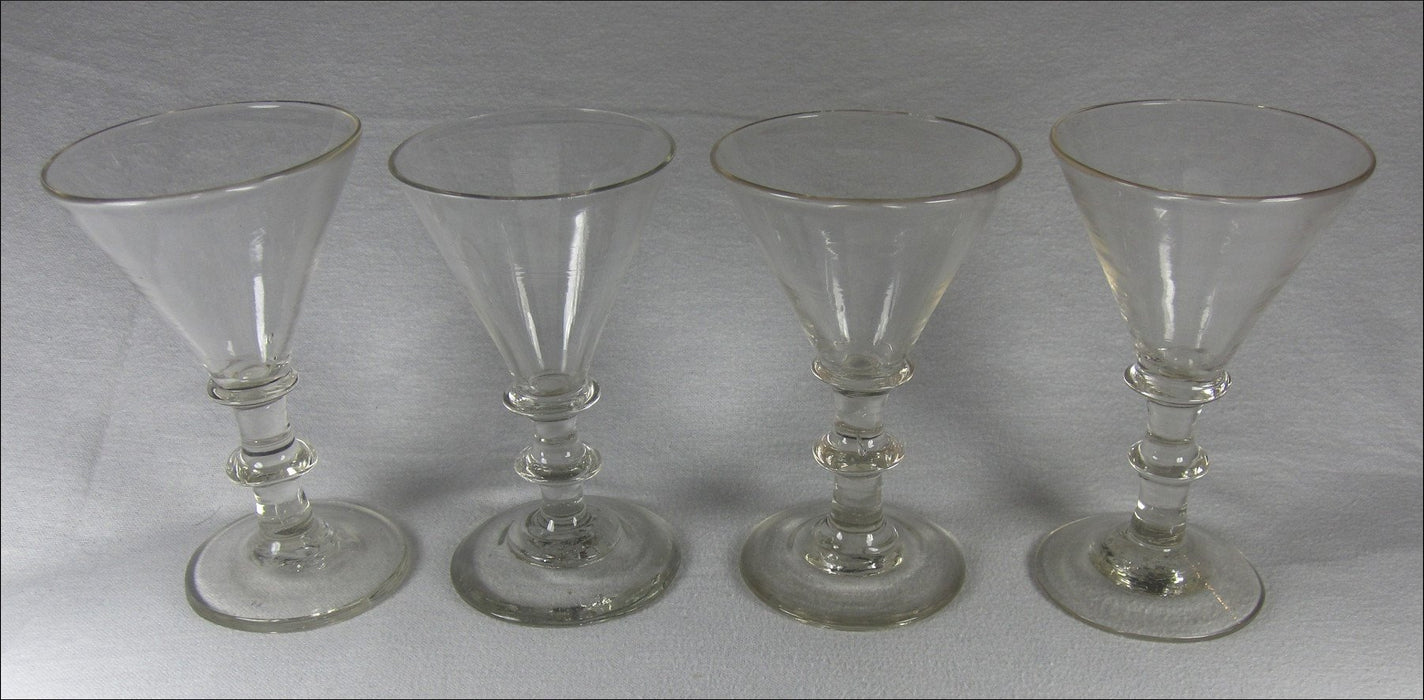 4 Antiek glazen, voet, SODA glas. — De Eeuw