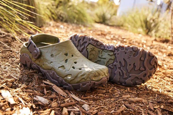 How to clean and preserve Crocs shoes