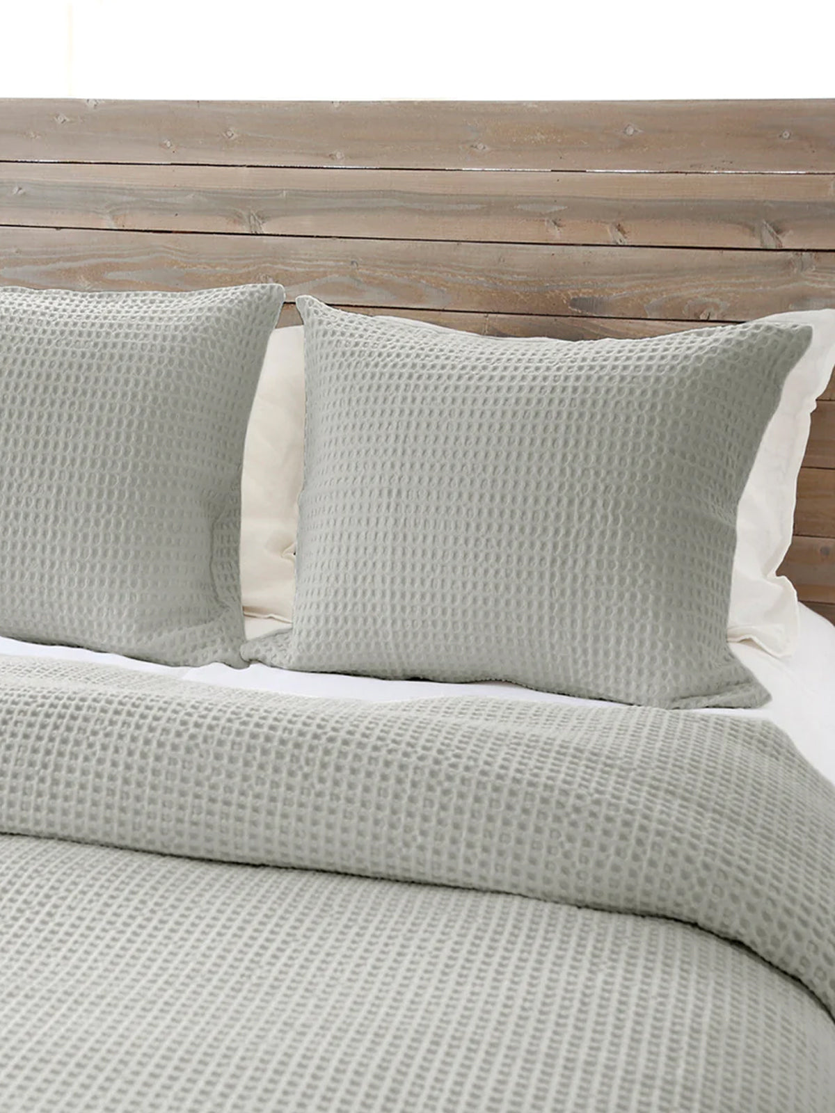 Signature White Pin Pull Quilt – Celadon at Home