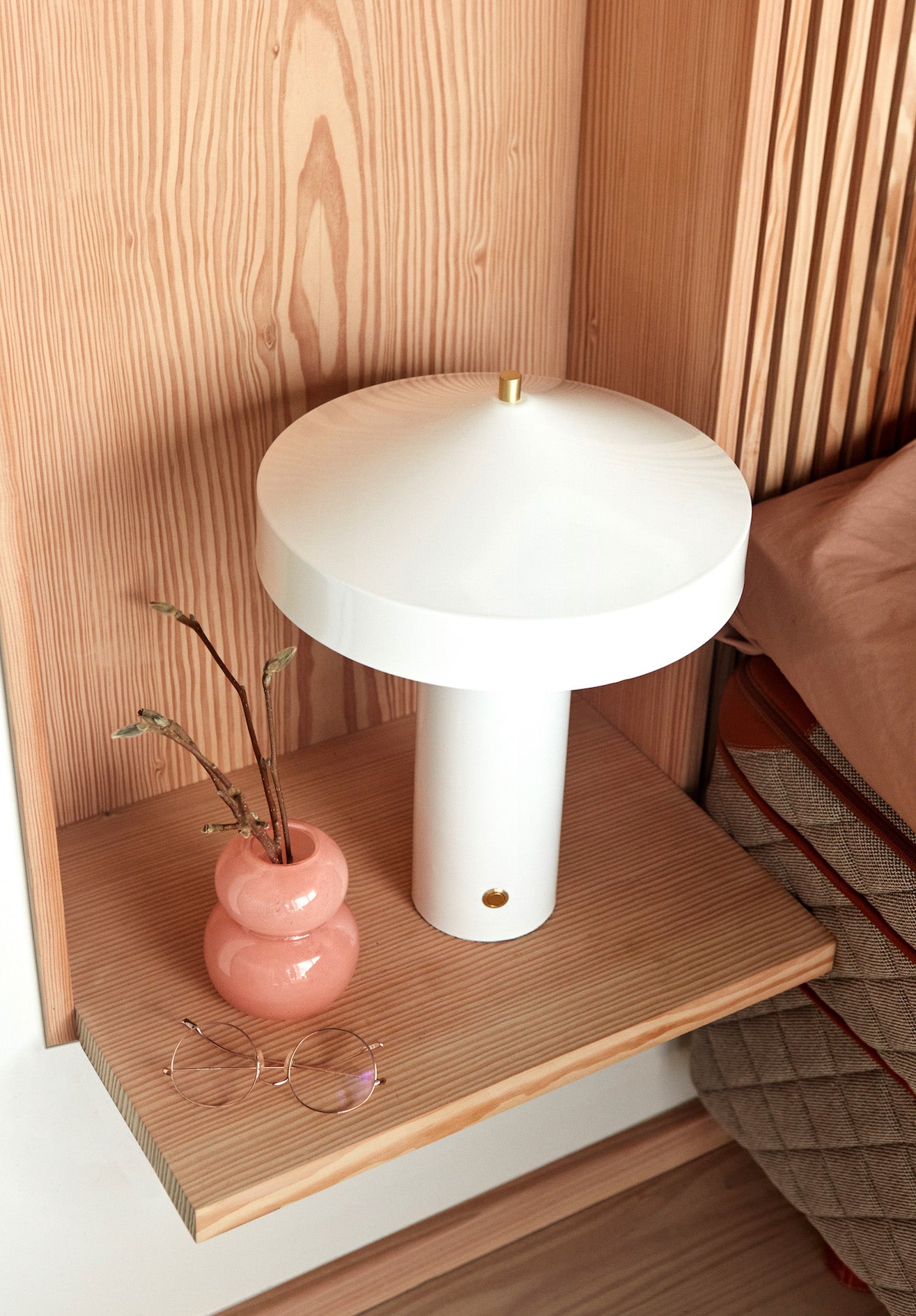 Indlæs billede i Gallery viewer, OYOY LIVING Hatto Table Lamp (EU) Table Lamp
