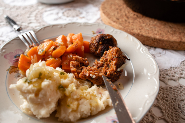 German Meatballs with Mashed Potatoes and Carrots