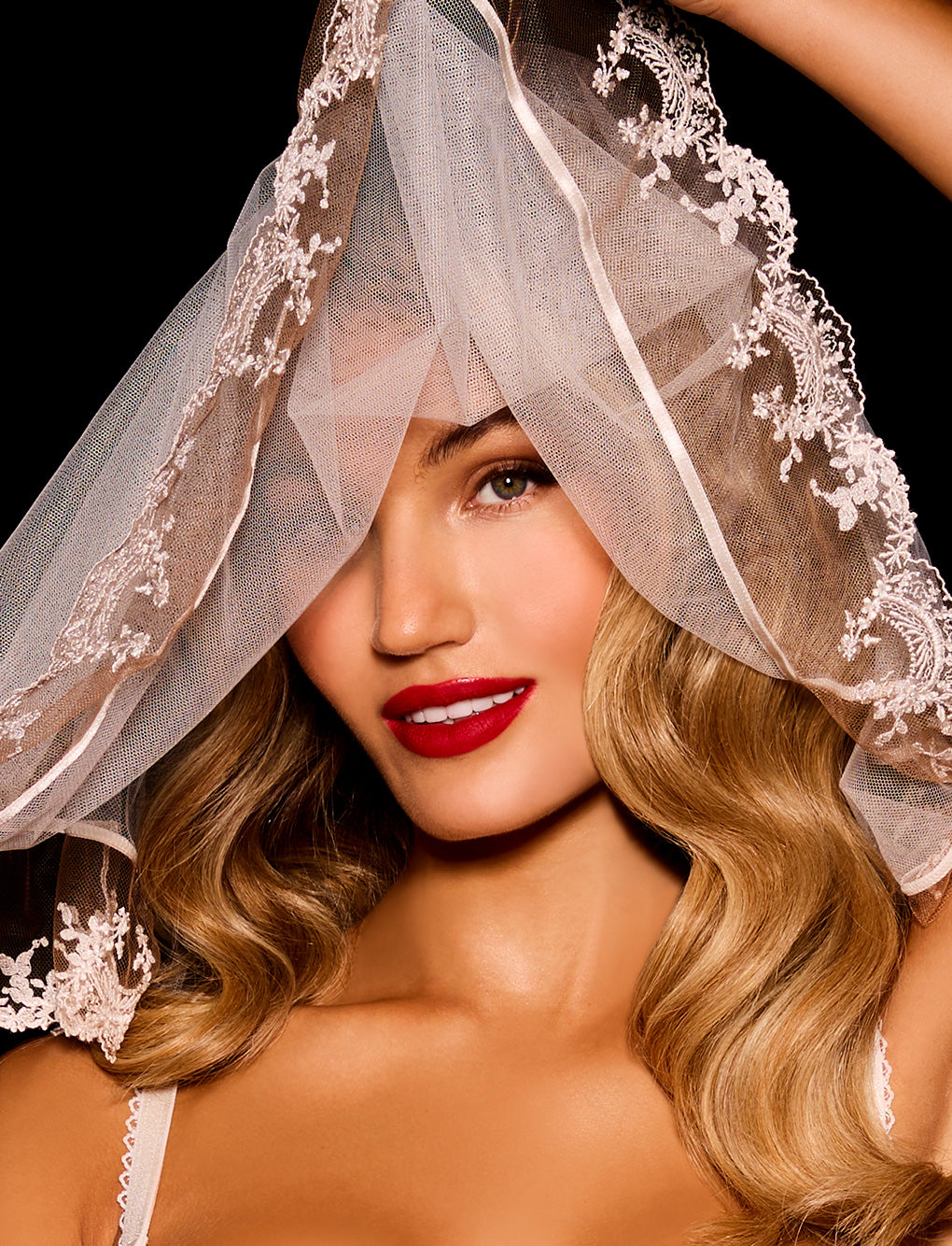 Charlotta Ivory Bridal Veil