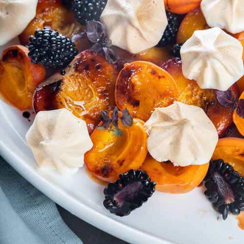 Toasted meringue with summer fruits