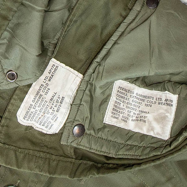 80s Vintage Canadian Army Extreme Cold Weather Parka - Medium