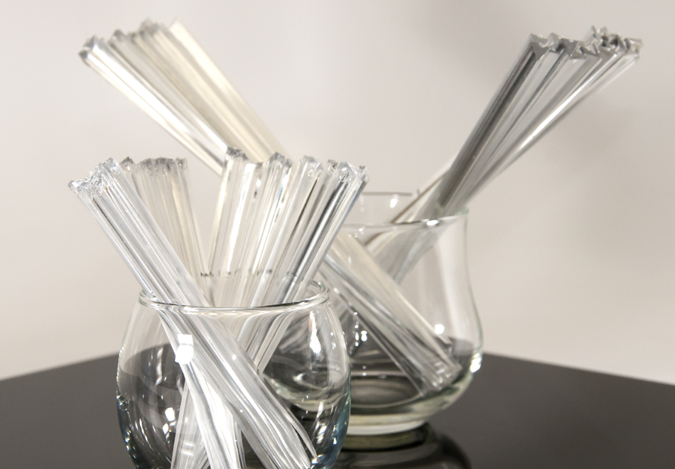 two sizes of clear prism picks bunched up in glasses