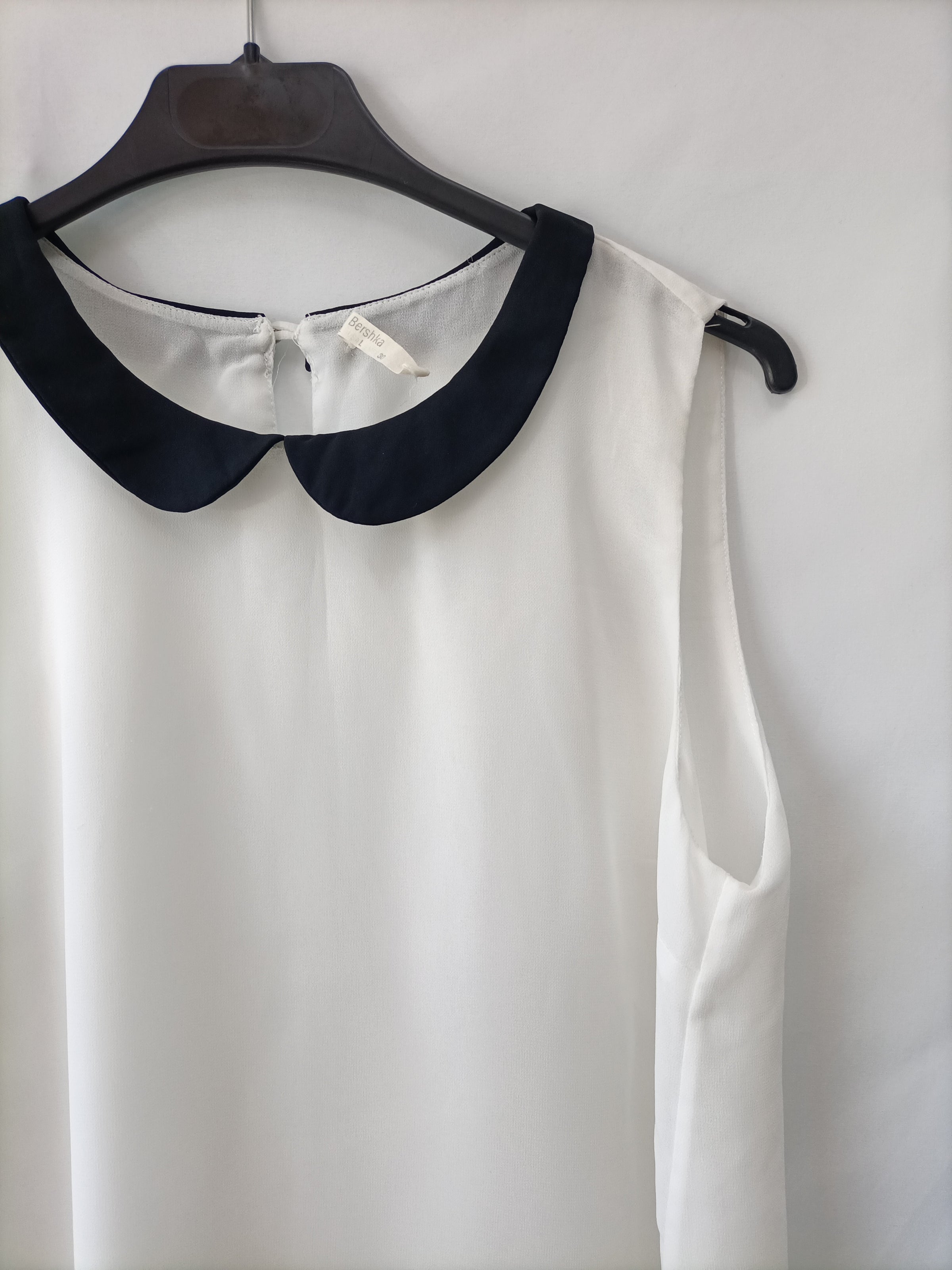 Volverse loco cola Persona especial BERSHKA. Blusa blanca cuello T.l – Hibuy market