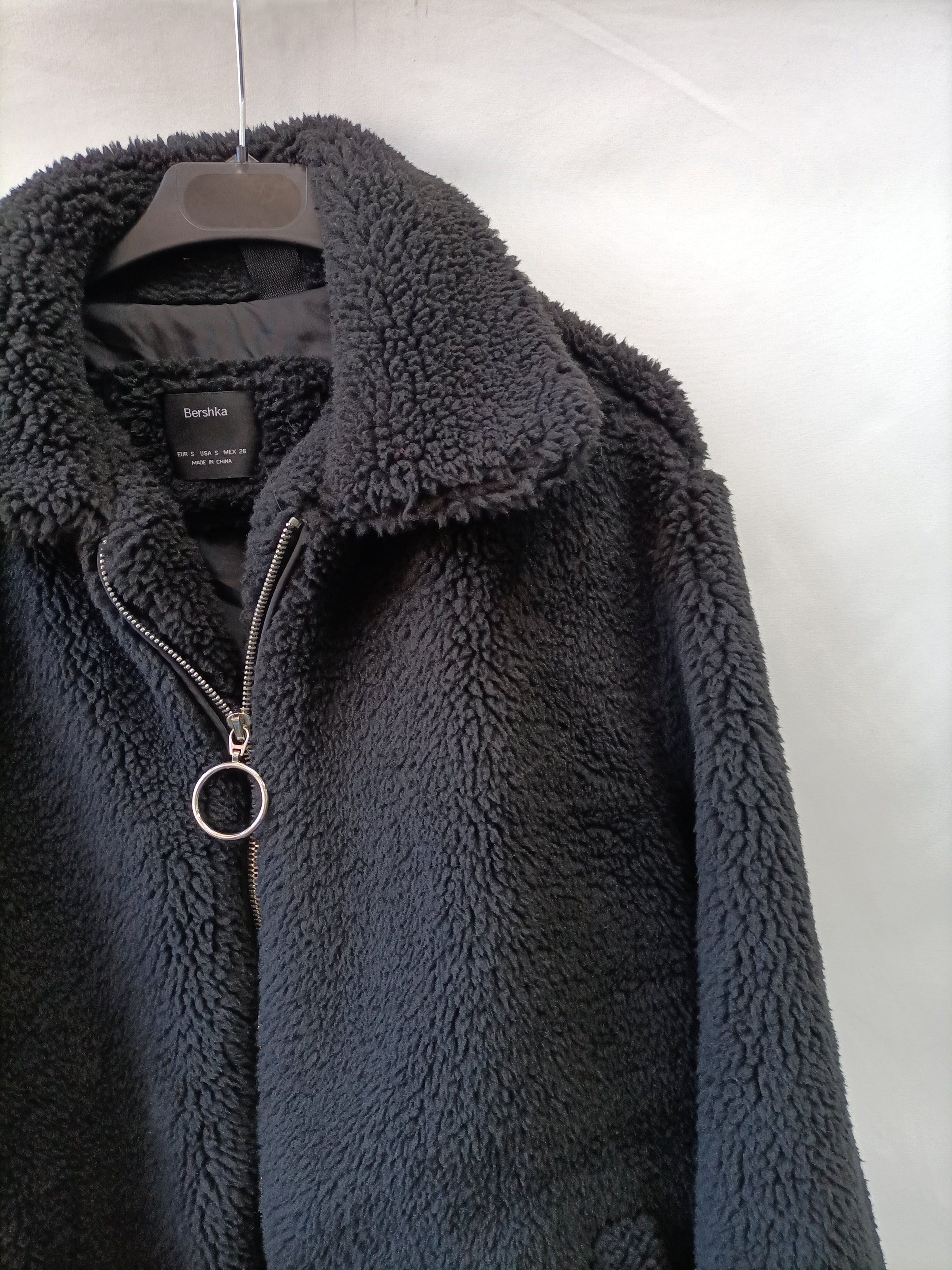 BERSHKA. Abrigo negro borrego T.s Hibuy market