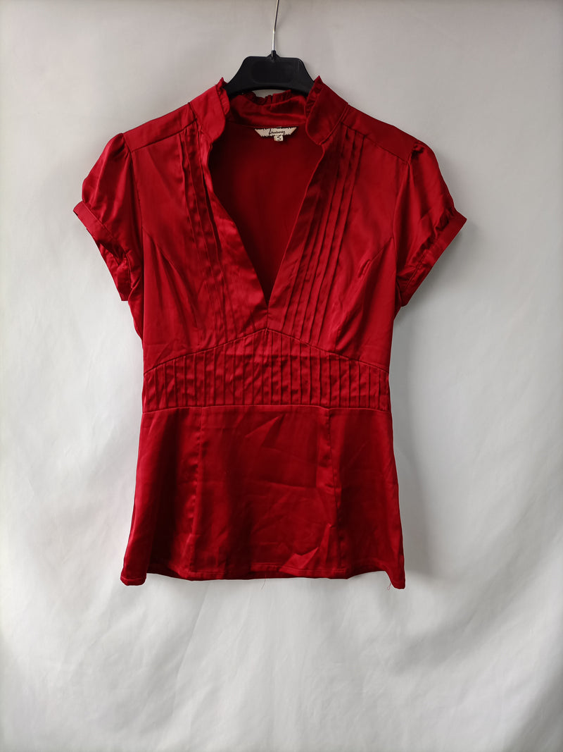 STRADIVARIUS. Blusa roja satinada – market