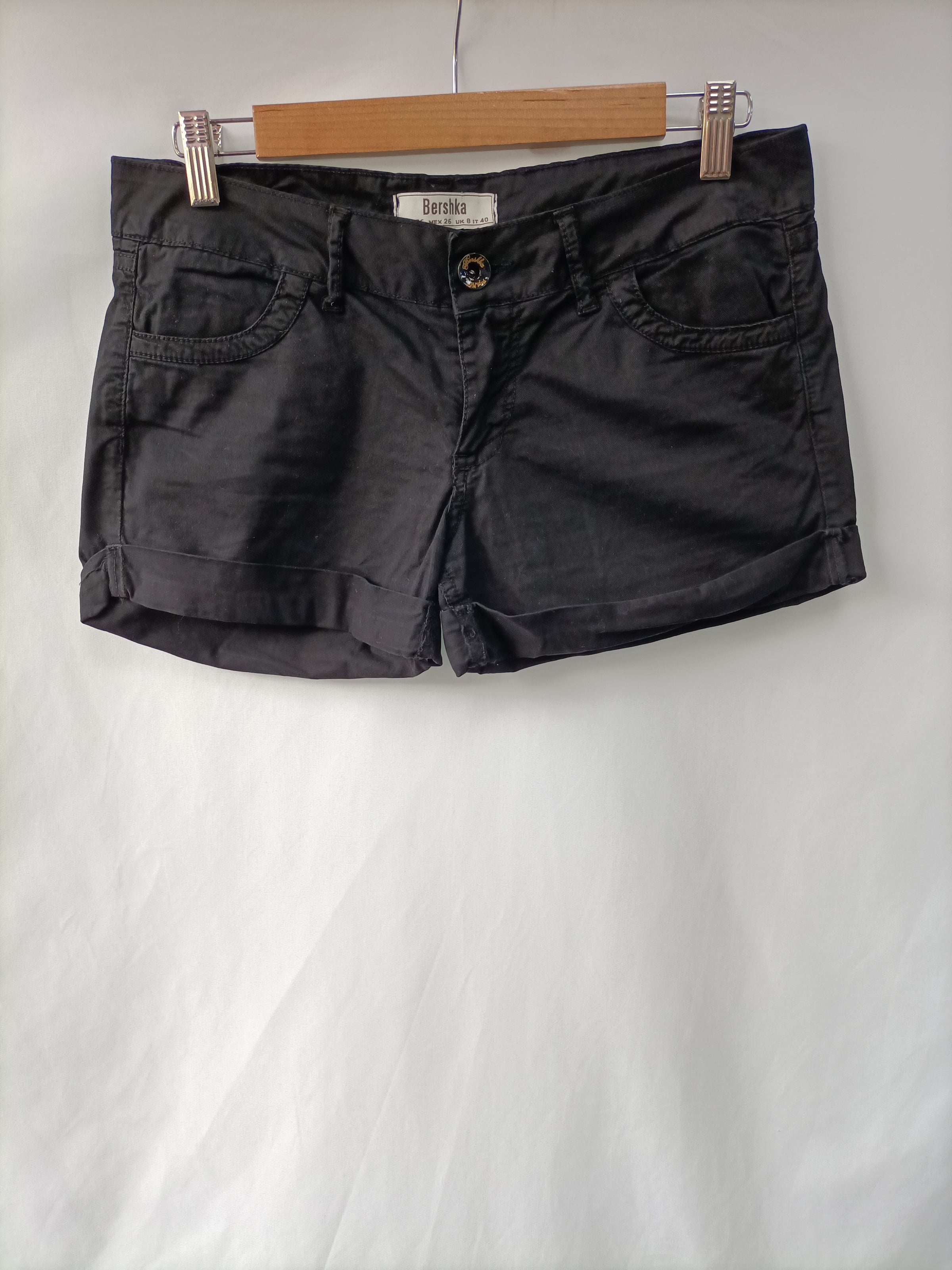 BERSHKA. Shorts negro T.36 – Hibuy
