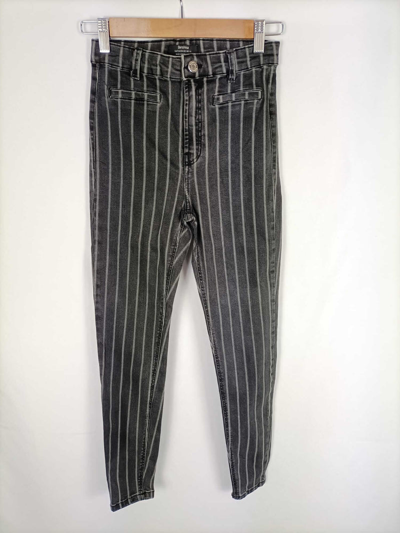 BERSHKA.Pantalones grises rayas blancas T.34 Hibuy market