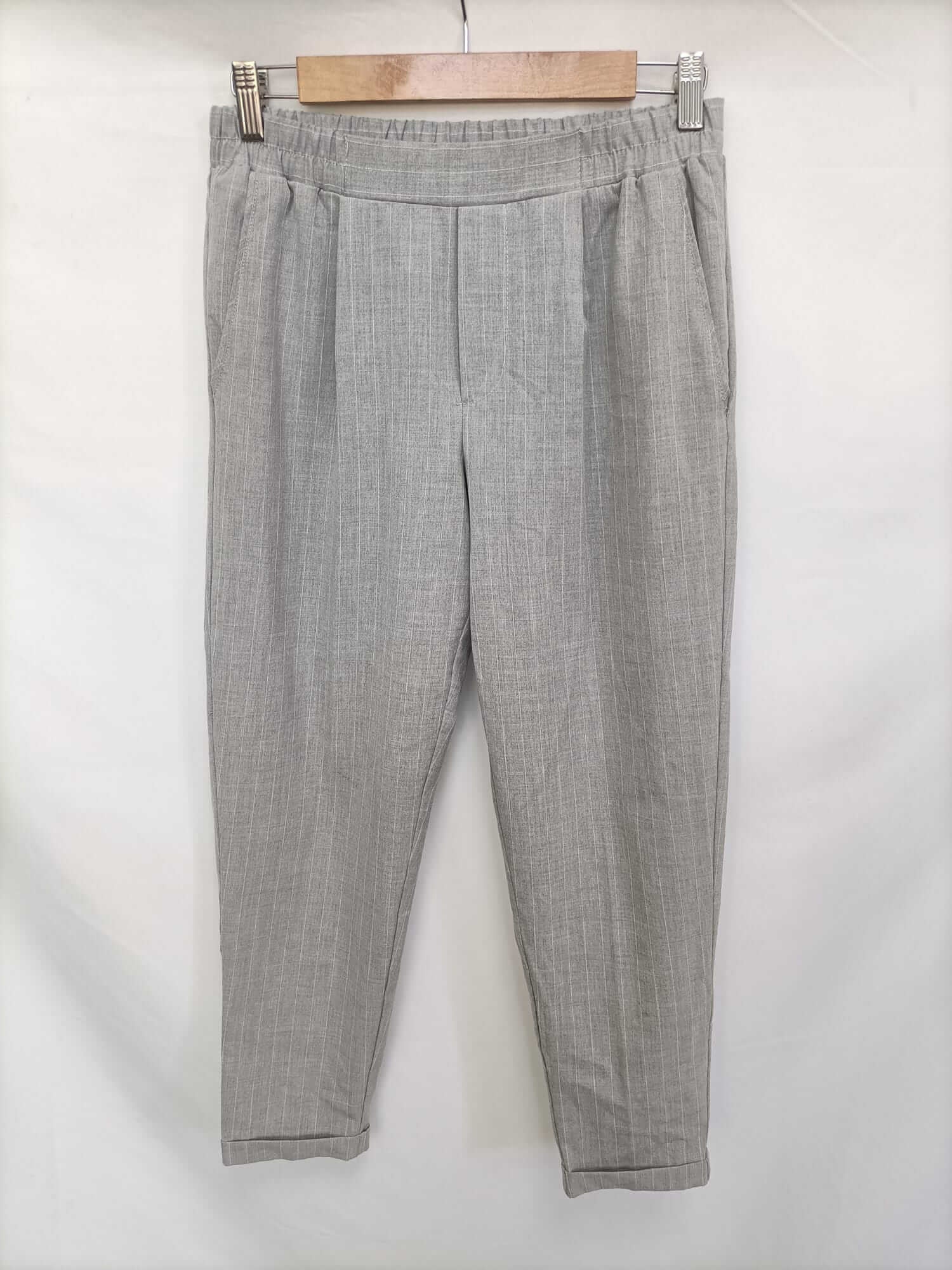 BERSHKA. Pantalón gris rayas T.m – Hibuy
