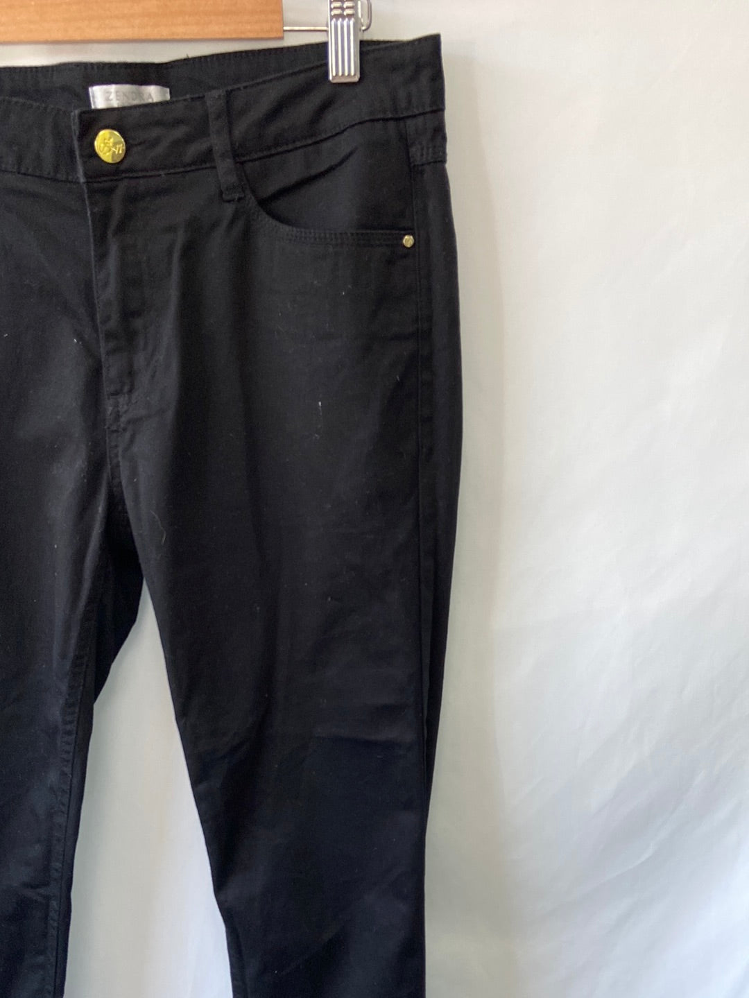 ZENDRA. Pantalón negro denim market