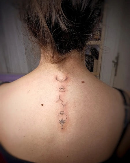 21 Elegant Spine Tattoos for Women That Symbol of Strength  Tattoo Glee