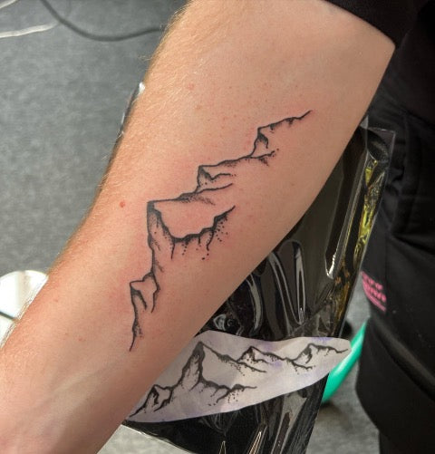 Tattoo uploaded by Sarah Hernandez • Minimalist mountain range. • Tattoodo
